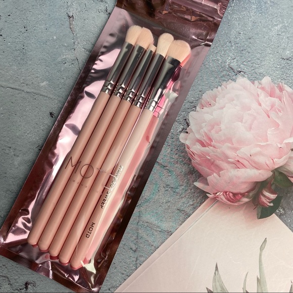 🌟 2 Day Sale🌟 MOTD Cosmetics, A Blush Blending Essential Eye Brush Set Of 5 - Picture 12 of 12